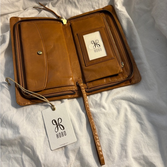 HOBO Evolve Leather Clutch/Wristlet - Picture 3 of 7